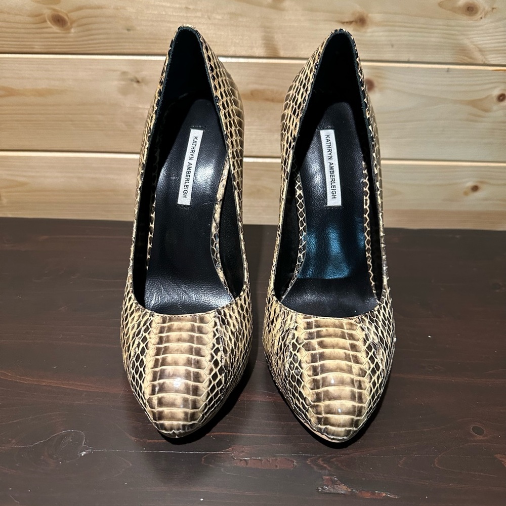 BNWOT Kathryn Amberleigh snake print pumps in size 6.5